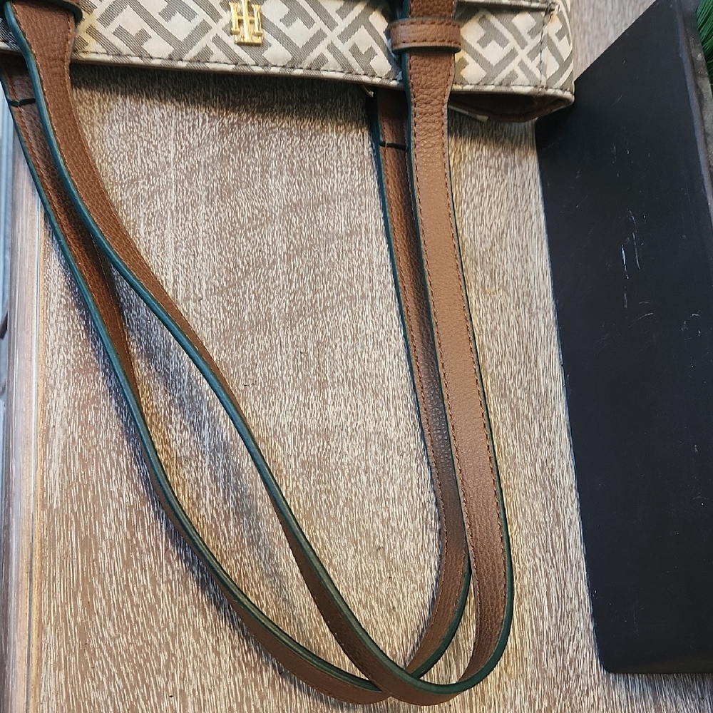 Tommy Hilfiger Brown and Tan Logo Tote - Picture 5 of 7